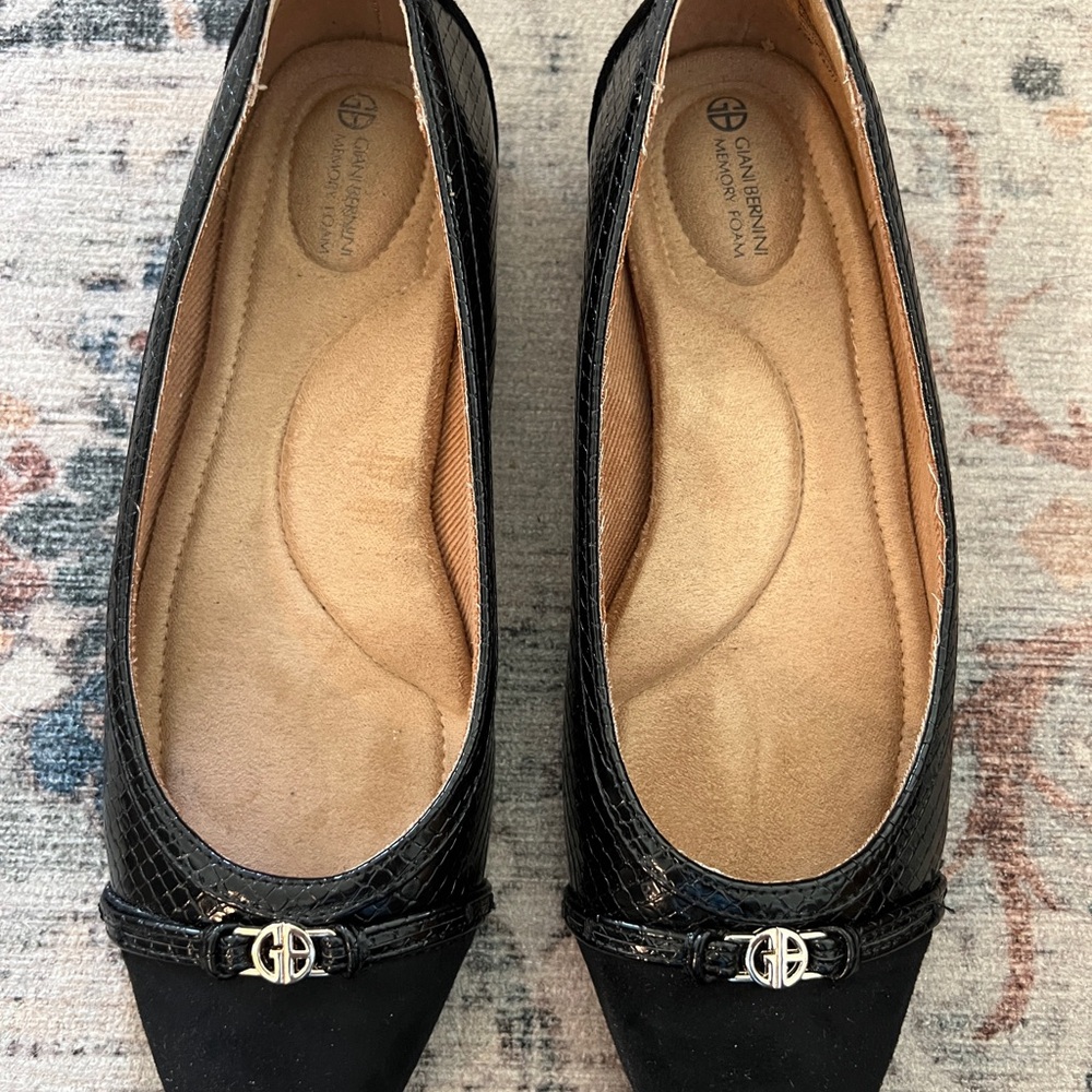Giani Bernini Black Flats with Metal Detail